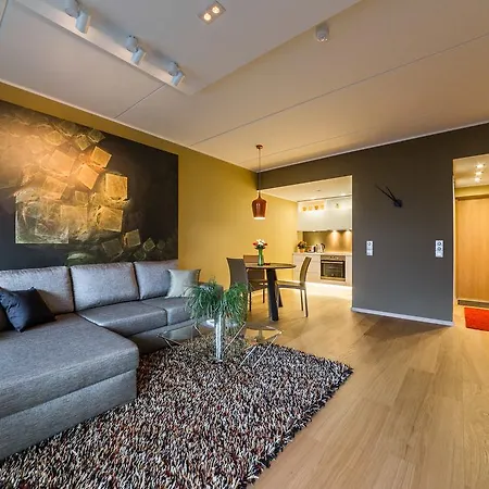 Hilltop - Centre Foorum 아파트